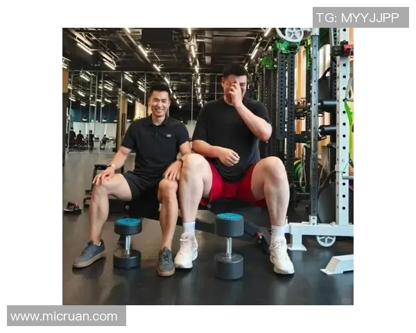 足球明星健身房揭秘训练秘笈与健康生活方式的完美结合 足球明星健身房揭秘训练秘笈与健康生活方式的完美结合