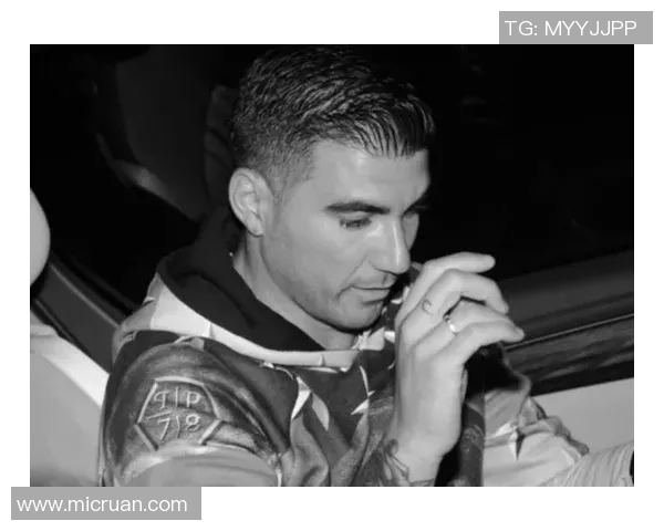 48岁足球明星意外去世引发全球球迷哀悼与追忆 48岁足球明星意外去世引发全球球迷哀悼与追忆