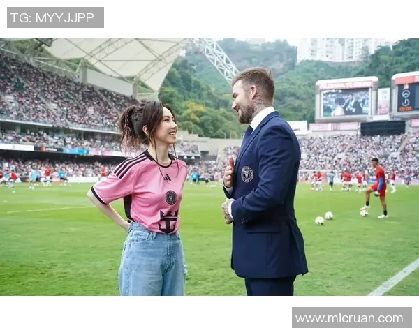 女明星们如何在足球明星面前变身小迷妹的甜蜜瞬间揭秘